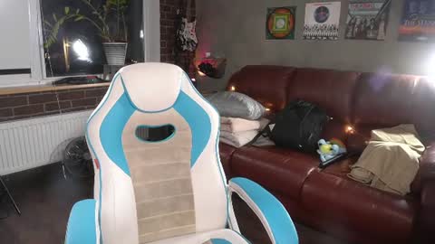 Snapshot of awondrr chatting on 31, 7, 2026 Alice online show from 31, 7, 2026