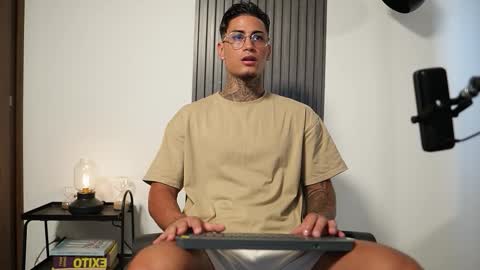 Agustin online show from 20, 10, 2025