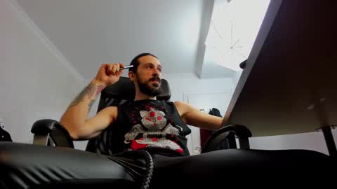 Snapshot of axelcolton chatting on 20, 12, 2024 AxelColton online show from 20, 12, 2024