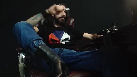 Snapshot of axelcolton chatting on 12, 1, 2025 AxelColton online show from 12, 1, 2025