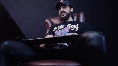 Snapshot of axelcolton chatting on 28, 1, 2025 AxelColton online show from 28, 1, 2025