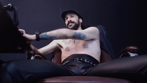 Snapshot of axelcolton chatting on 1, 2, 2025 AxelColton online show from 1, 2, 2025
