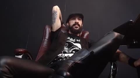 Snapshot of axelcolton chatting on 8, 2, 2025 AxelColton online show from 8, 2, 2025