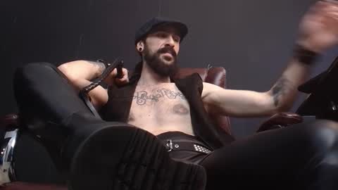 Snapshot of axelcolton chatting on 8, 2, 2025 AxelColton online show from 8, 2, 2025