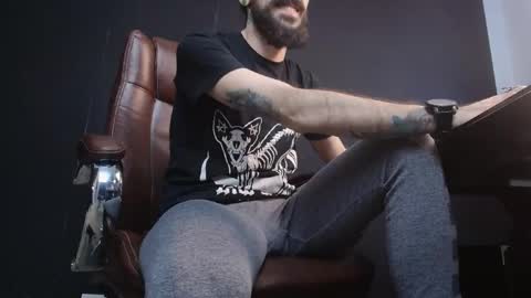 Snapshot of axelcolton chatting on 2, 3, 2025 AxelColton online show from 2, 3, 2025