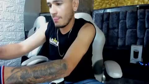 Axell Cross2 online show from 2, 3, 2025