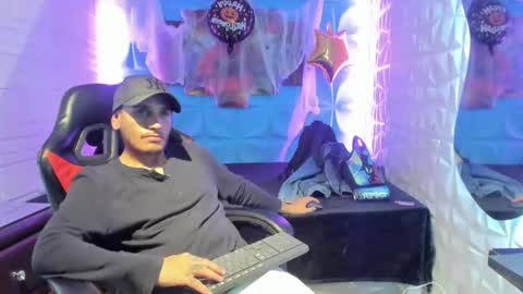 Axell Cross2 online show from 2, 11, 2025