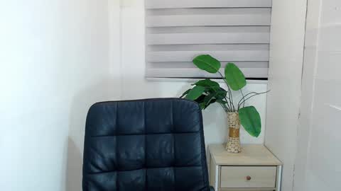 ayalvrs18 online show from 26, 2, 2025