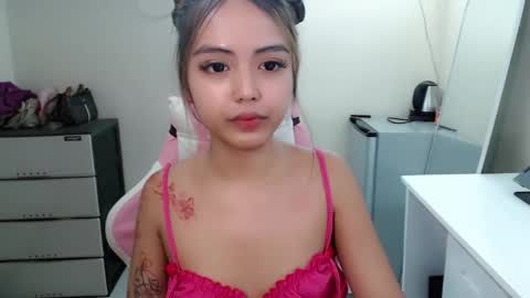 ayalvrs18 online show from 2, 10, 2025