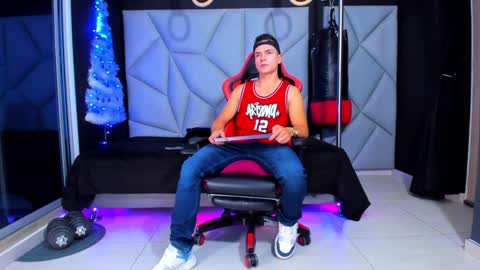 Snapshot of aydenmillerdom chatting on 3, 12, 2024 Ayden Miller online show from 3, 12, 2024