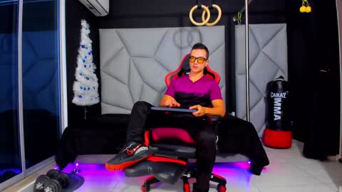 Snapshot of aydenmillerdom chatting on 5, 12, 2024 Ayden Miller online show from 5, 12, 2024