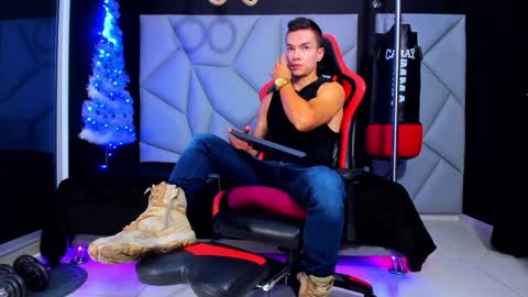 Snapshot of aydenmillerdom chatting on 10, 12, 2024 Ayden Miller online show from 10, 12, 2024