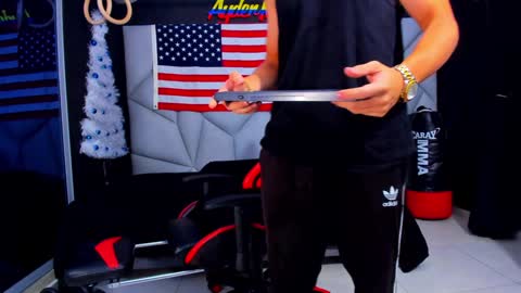 Snapshot of aydenmillerdom chatting on 4, 1, 2025 Ayden Miller online show from 4, 1, 2025