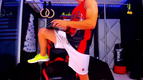 Snapshot of aydenmillerdom chatting on 5, 1, 2025 Ayden Miller online show from 5, 1, 2025