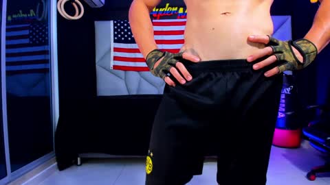 Snapshot of aydenmillerdom chatting on 5, 2, 2025 Ayden Miller online show from 5, 2, 2025