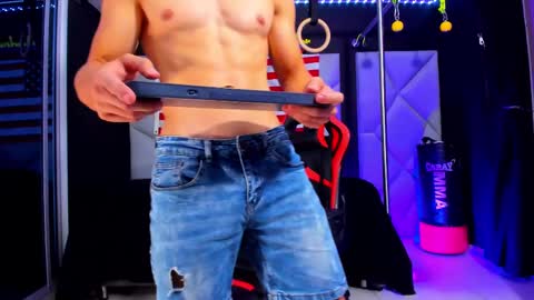 Snapshot of aydenmillerdom chatting on 11, 2, 2025 Ayden Miller online show from 11, 2, 2025