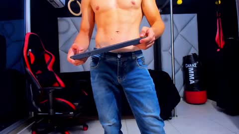 Snapshot of aydenmillerdom chatting on 22, 2, 2025 Ayden Miller online show from 22, 2, 2025