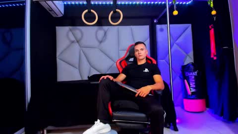 Snapshot of aydenmillerdom chatting on 5, 3, 2025 Ayden Miller online show from 5, 3, 2025