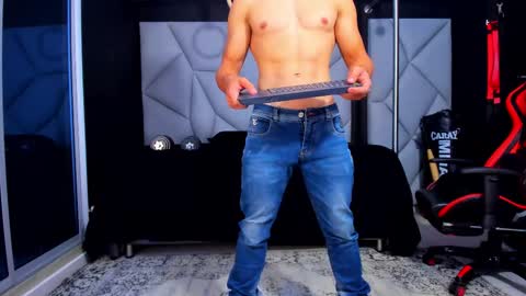 Snapshot of aydenmillerdom chatting on 8, 3, 2025 Ayden Miller online show from 8, 3, 2025