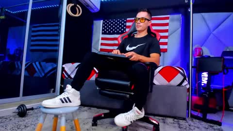 Snapshot of aydenmillerdom chatting on 10, 9, 2025 Ayden Miller online show from 10, 9, 2025