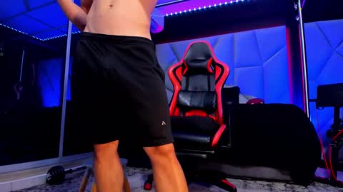 Snapshot of aydenmillerdom chatting on 22, 10, 2025 Ayden Miller online show from 22, 10, 2025