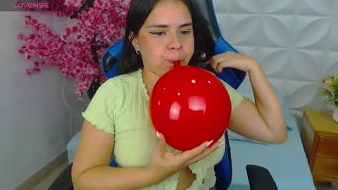 Snapshot of ayla13_ chatting on 11, 9, 2025 Alyda Jaramillo online show from 11, 9, 2025