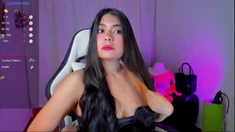 Snapshot of aylenmiller_ chatting on 23, 12, 2025 Aylen online show from 23, 12, 2025