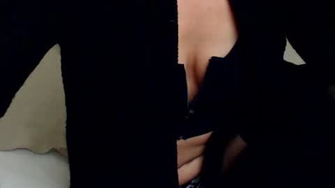 Snapshot of aylynrichard chatting on 16, 10, 2025 aylynrichard online show from 16, 10, 2025