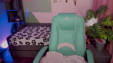 Azaliya online show from 5, 11, 2025