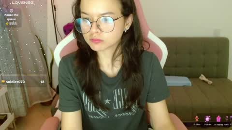 Snapshot of azu_chan chatting on 28, 5, 2026 Azu online show from 28, 5, 2026