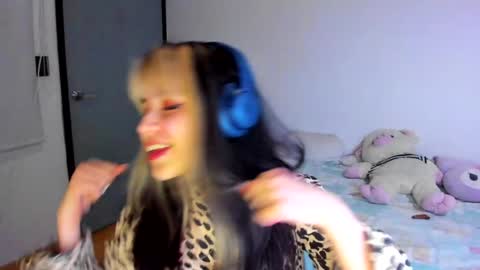 Azu Moure online show from 10, 12, 2024