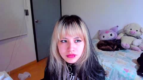 Azu Moure online show from 12, 12, 2024