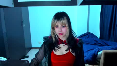 Azu Moure online show from 12, 1, 2025