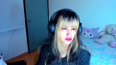 Azu Moure online show from 13, 1, 2025