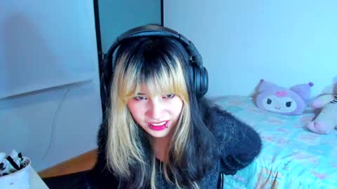 Azu Moure online show from 13, 1, 2025