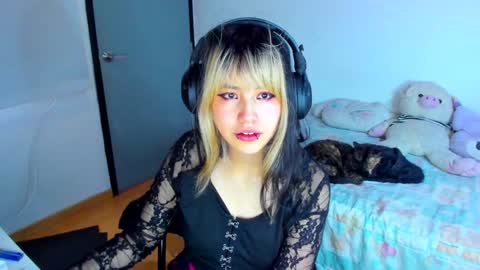 Azu Moure online show from 14, 1, 2025