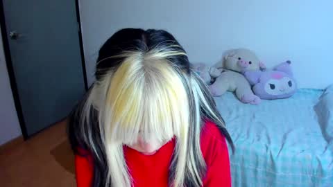 Azu Moure online show from 30, 1, 2025