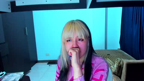 Azu Moure online show from 1, 2, 2025