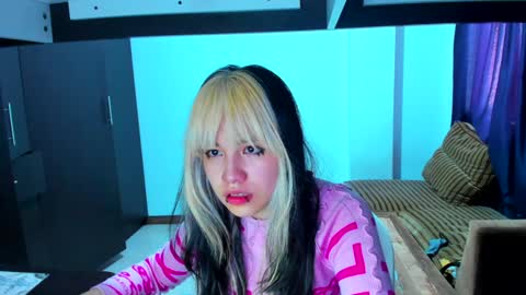 Azu Moure online show from 2, 2, 2025