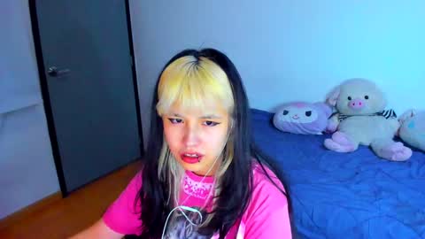 Azu Moure online show from 12, 2, 2025