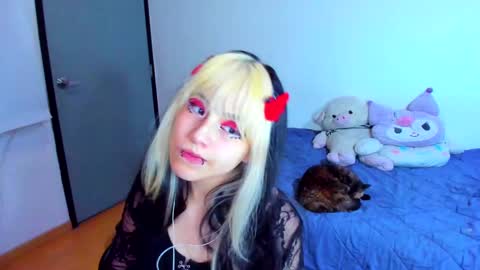 Azu Moure online show from 18, 2, 2025