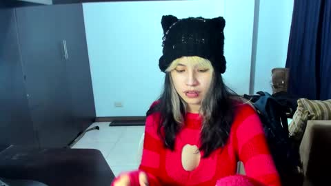 Azu Moure online show from 21, 2, 2025