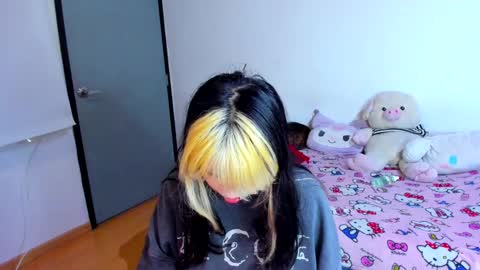 Azu Moure online show from 25, 2, 2025