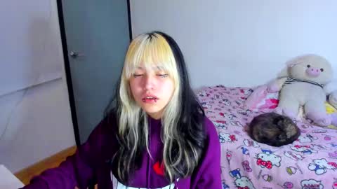 Azu Moure online show from 9, 3, 2025