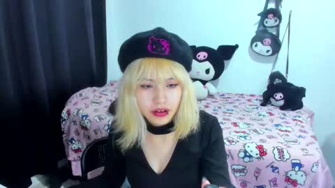 Azu Moure online show from 7, 11, 2025