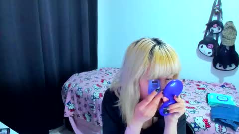 Azu Moure online show from 30, 11, 2025