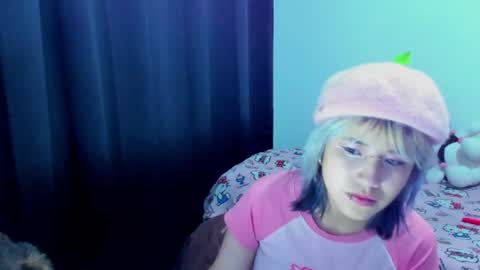 Snapshot of azu_moure chatting on 28, 7, 2026 Azu Moure online show from 28, 7, 2026
