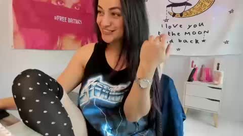 Azucena R online show from 15, 10, 2025