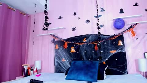 Snapshot of azul_moon chatting on 22, 10, 2025 azul_moon online show from 22, 10, 2025