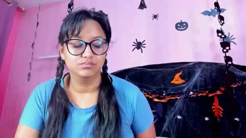 Snapshot of azul_moon chatting on 28, 10, 2025 azul_moon online show from 28, 10, 2025